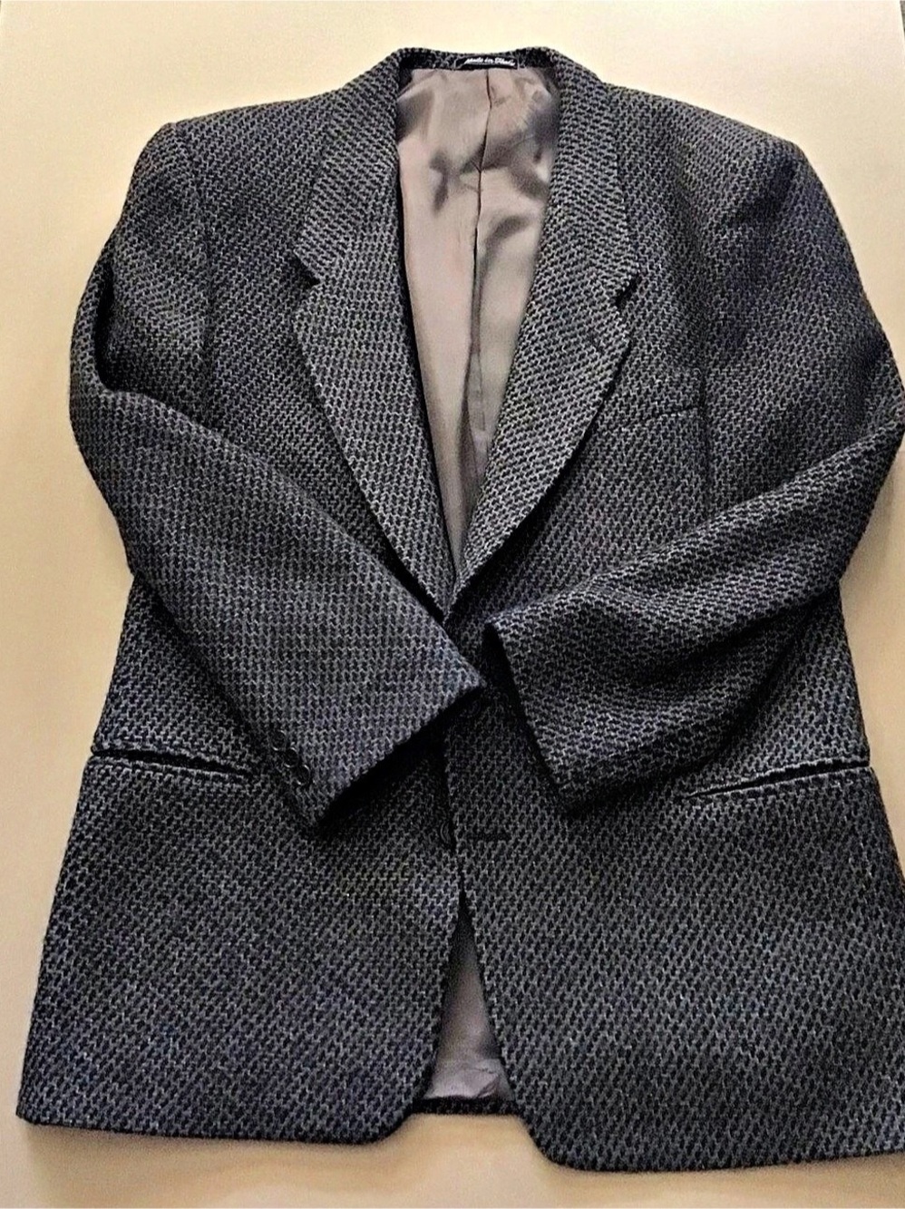 Giorgio Armani Vintage Men's Textured Blazer in Black & Gray Size 42 regular